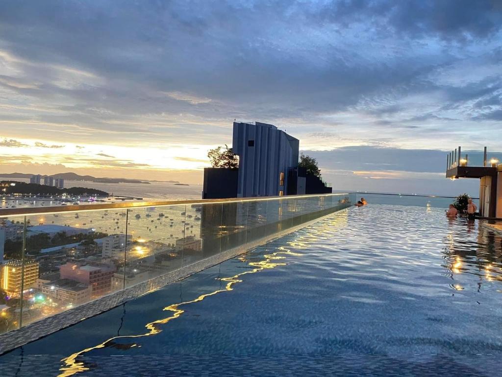 The Base Central Pattaya by Mickey - Resim 25