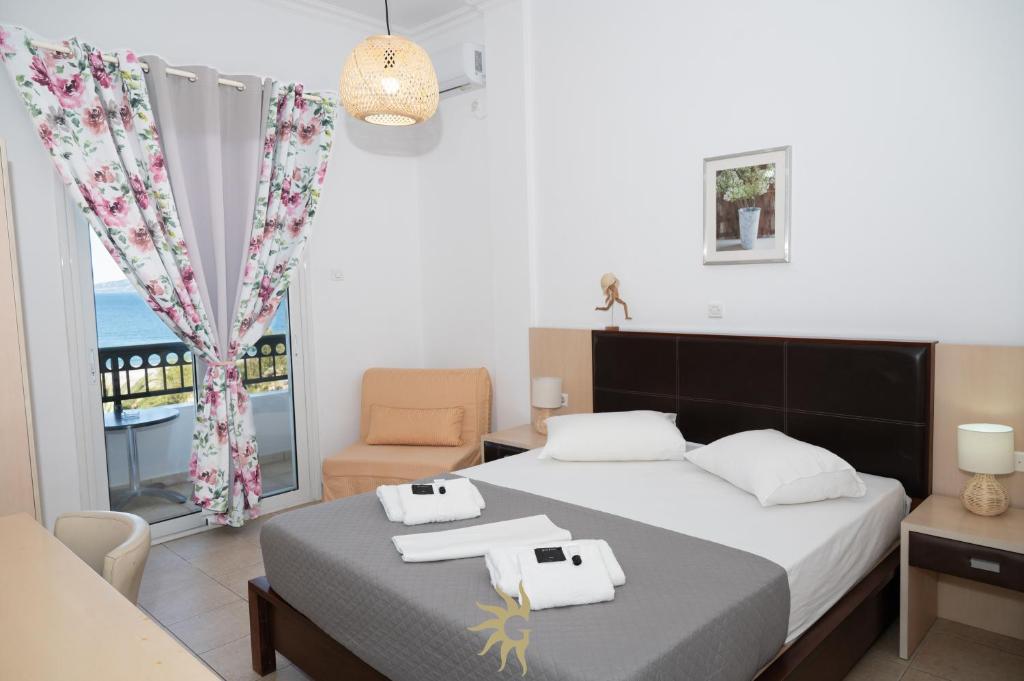 Postel nebo postele na pokoji v ubytování Galini Hotel