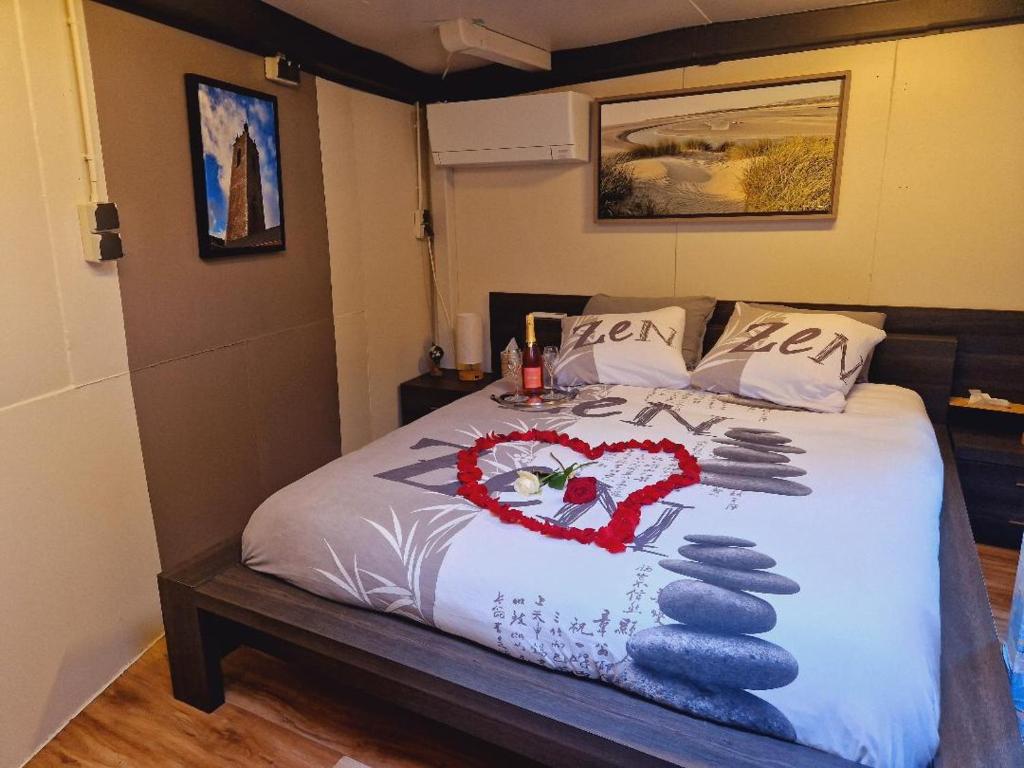 Postel nebo postele na pokoji v ubytování Gîte Le Sambre