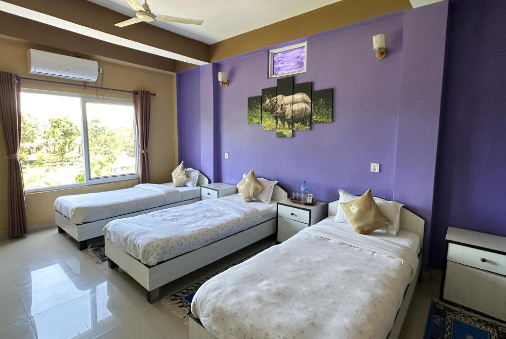 Postel nebo postele na pokoji v ubytování Hotel Rhinoceros-Homestay