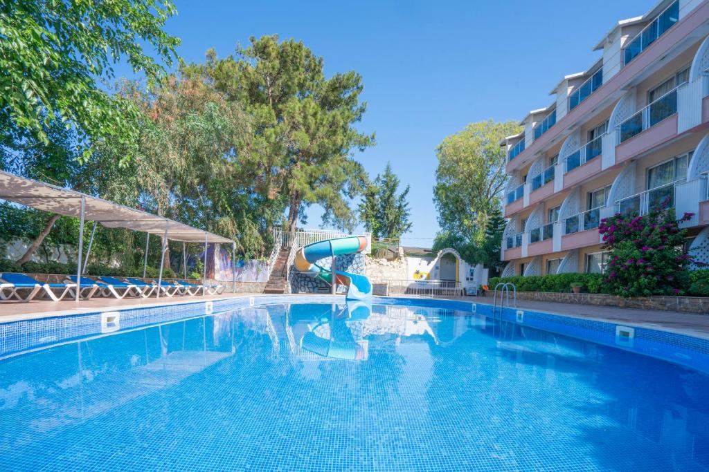 Bazén v ubytování Aperion Beach Hotel Side nebo v jeho okolí