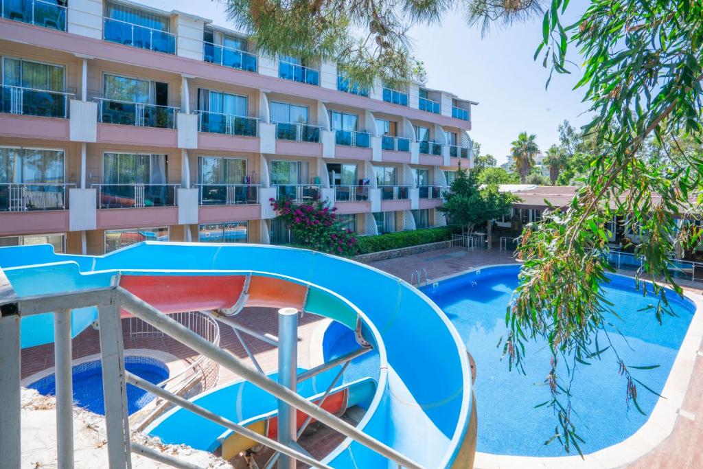 Bazén v ubytování Aperion Beach Hotel Side nebo v jeho okolí
