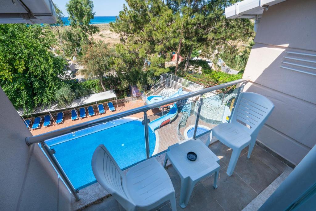 Bazén v ubytování Aperion Beach Hotel Side nebo v jeho okolí