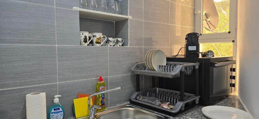 Kuchyň nebo kuchyňský kout v ubytování Ain draham sejour 2, appartement trois pièces privé, seulement familles