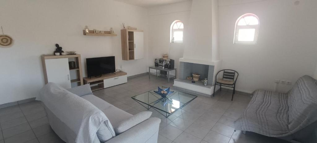 Televízia a/alebo spoločenská miestnosť v ubytovaní CAMARES HOUSE