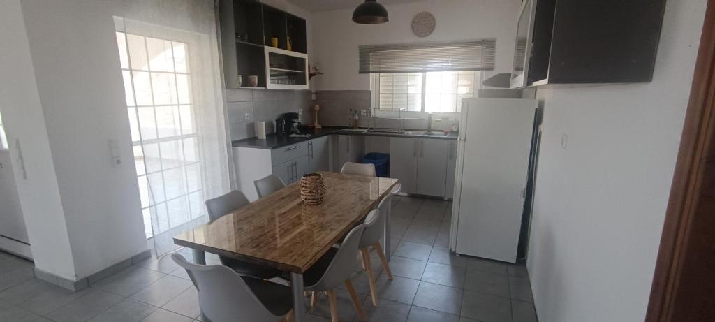 Kuchyňa alebo kuchynka v ubytovaní CAMARES HOUSE