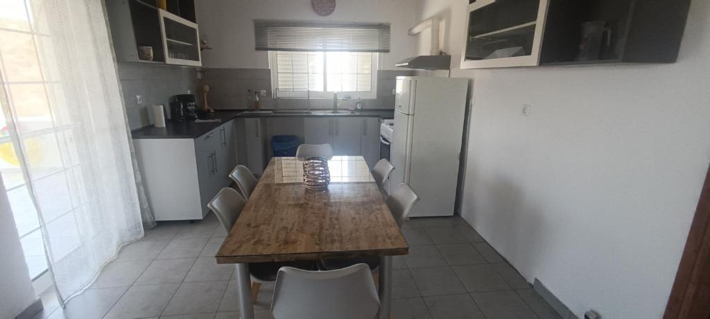 Kuchyňa alebo kuchynka v ubytovaní CAMARES HOUSE