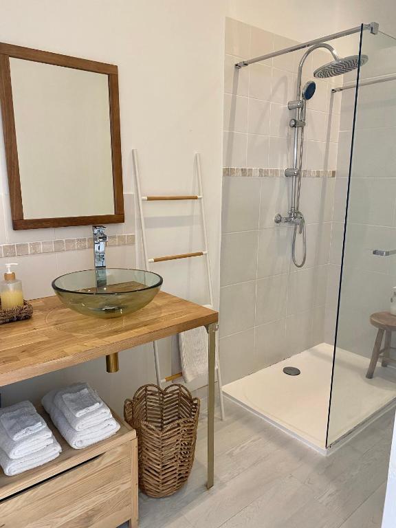 Kúpeľňa v ubytovaní Dépendance privée à la campagne avec spa