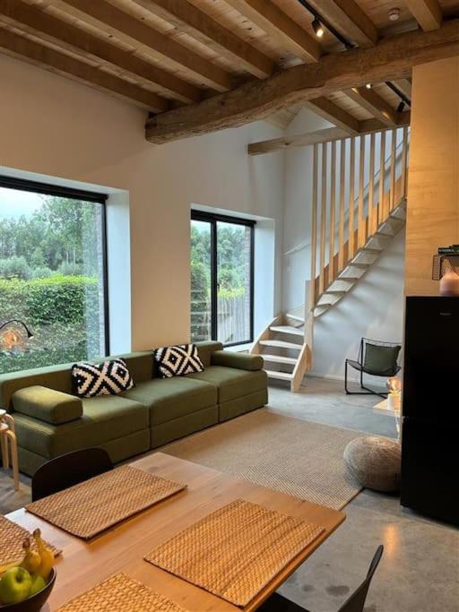 Posezení v ubytování Barn47 Oudenaarde Vacation Home