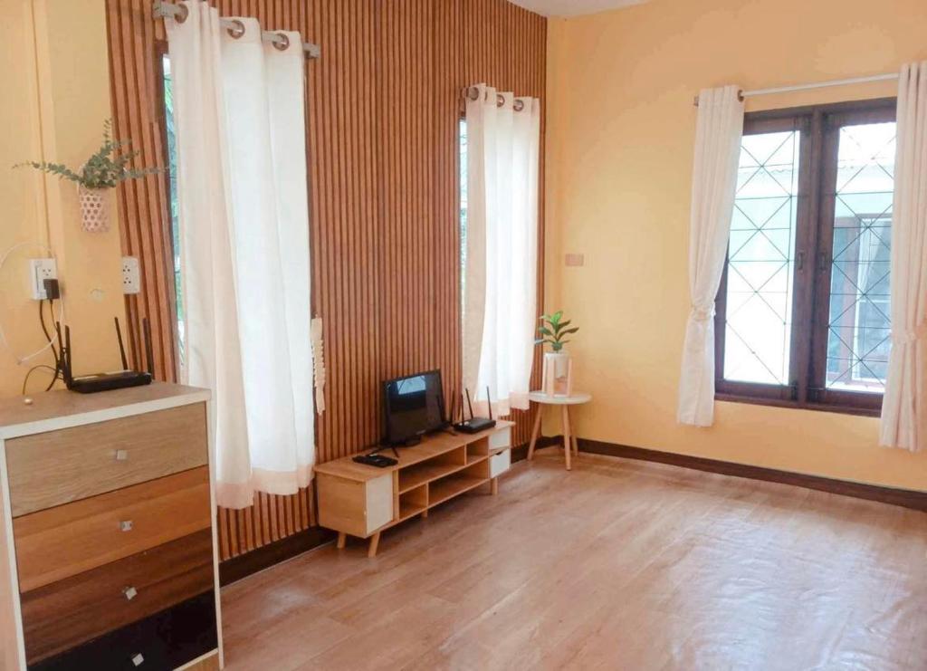 TV a/nebo společenská místnost v ubytování AoNang vacation home with one bed room