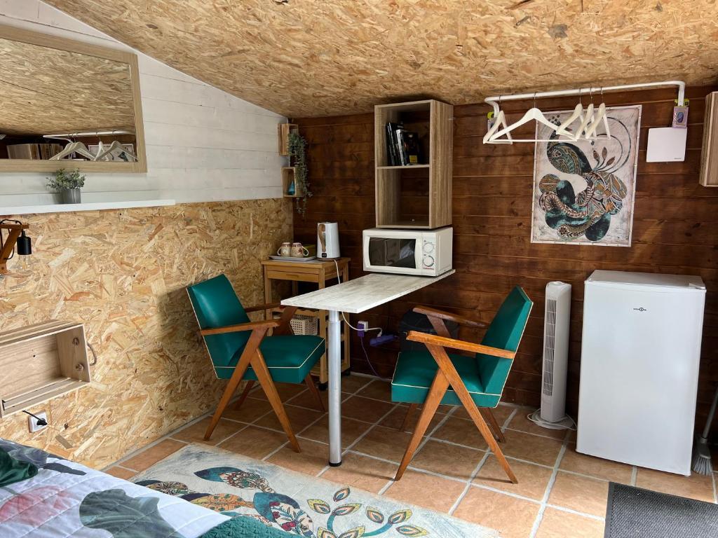 Kuchyň nebo kuchyňský kout v ubytování Le chalet des 3 canards