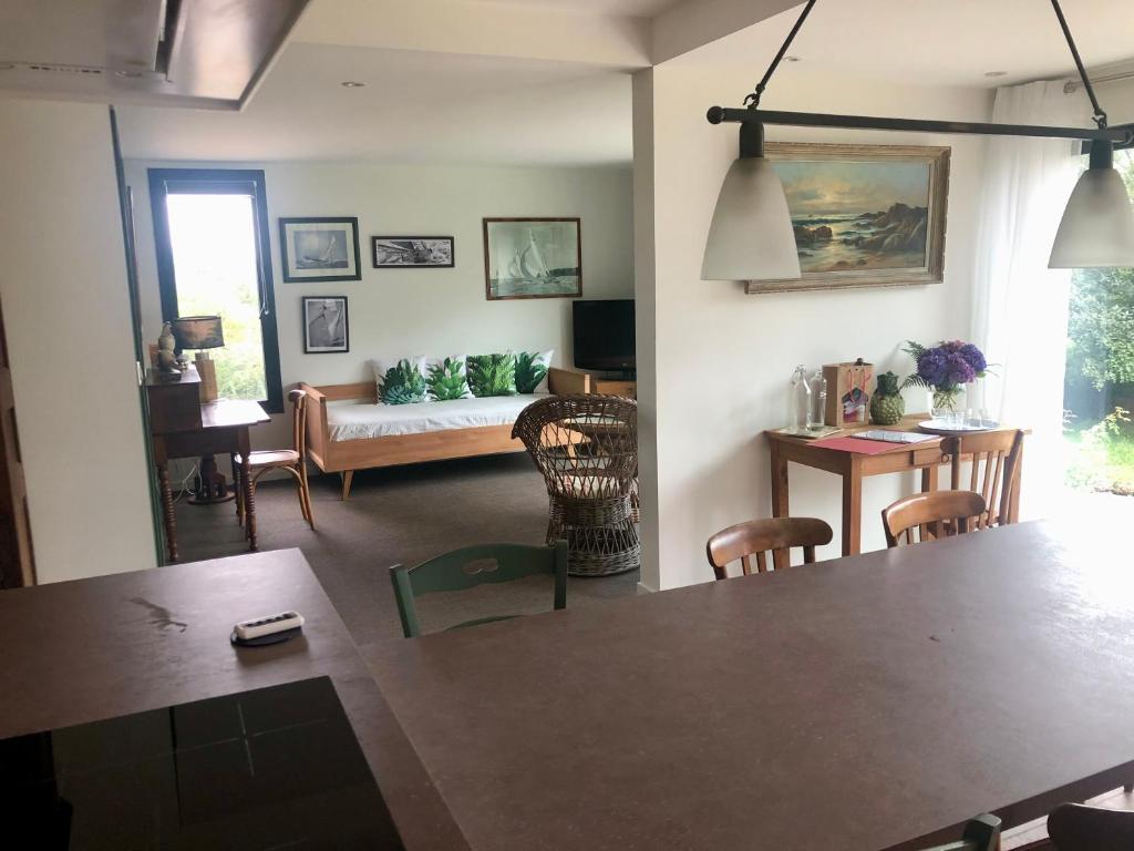 TV a/nebo společenská místnost v ubytování Villa Tidinghi, plage de Rospico à pied