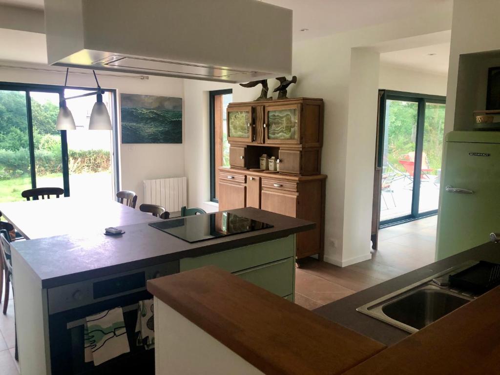 Kuchyň nebo kuchyňský kout v ubytování Villa Tidinghi, plage de Rospico à pied