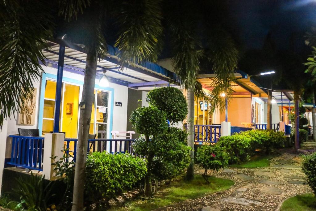Zahrada ubytování The Light House Resort - Kohlarn เดอะไลท์เฮ้าส์รีสอร์ท เกาะล้าน