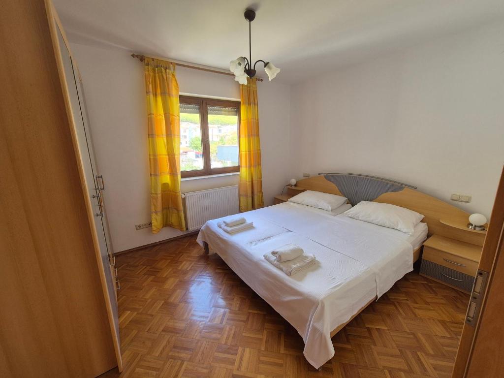 Postel nebo postele na pokoji v ubytování Apartments and Rooms Mamić