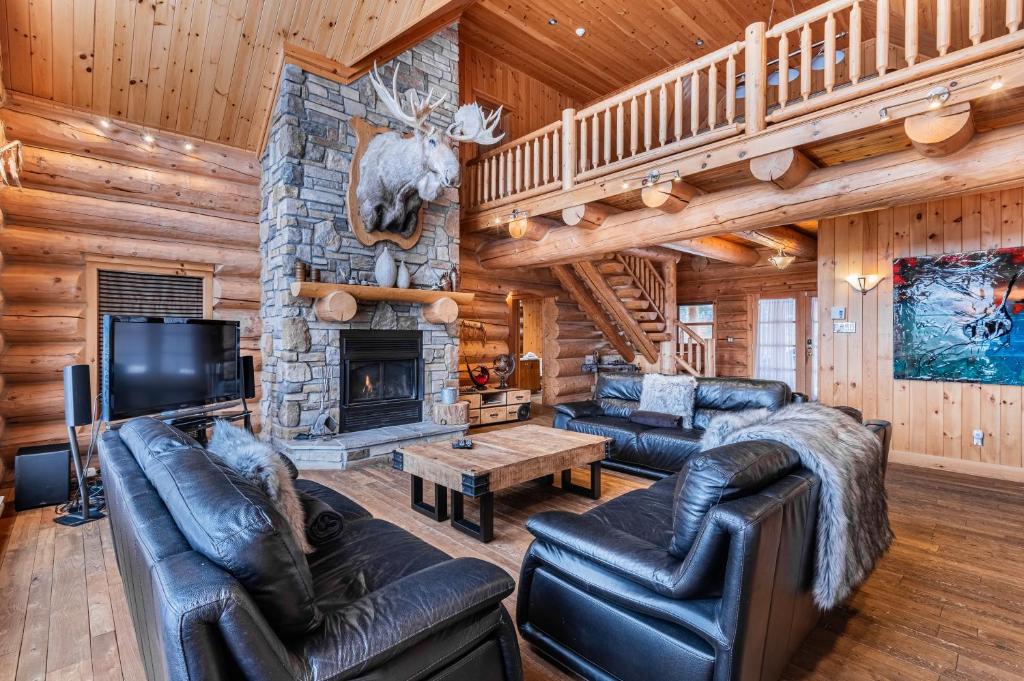 Χώρος καθιστικού στο Fiddler Lake Resort - Moose 93