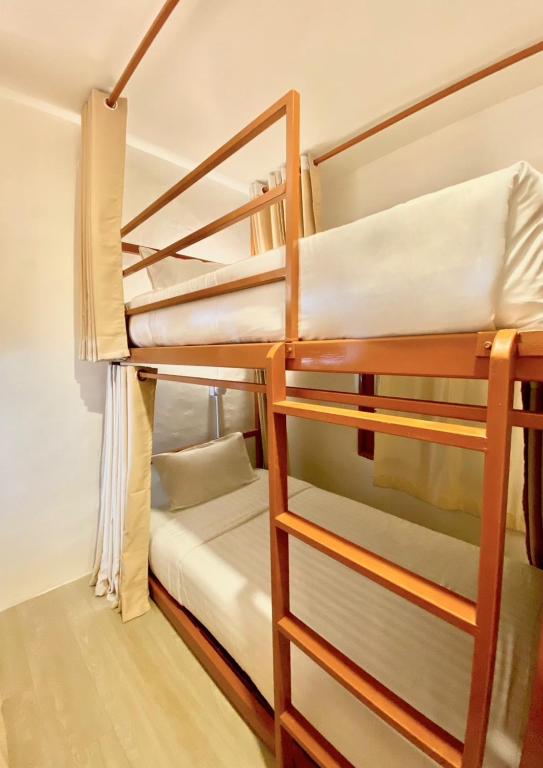 Postel nebo postele na pokoji v ubytování Ubox Samui Hostel - Chaweng beach