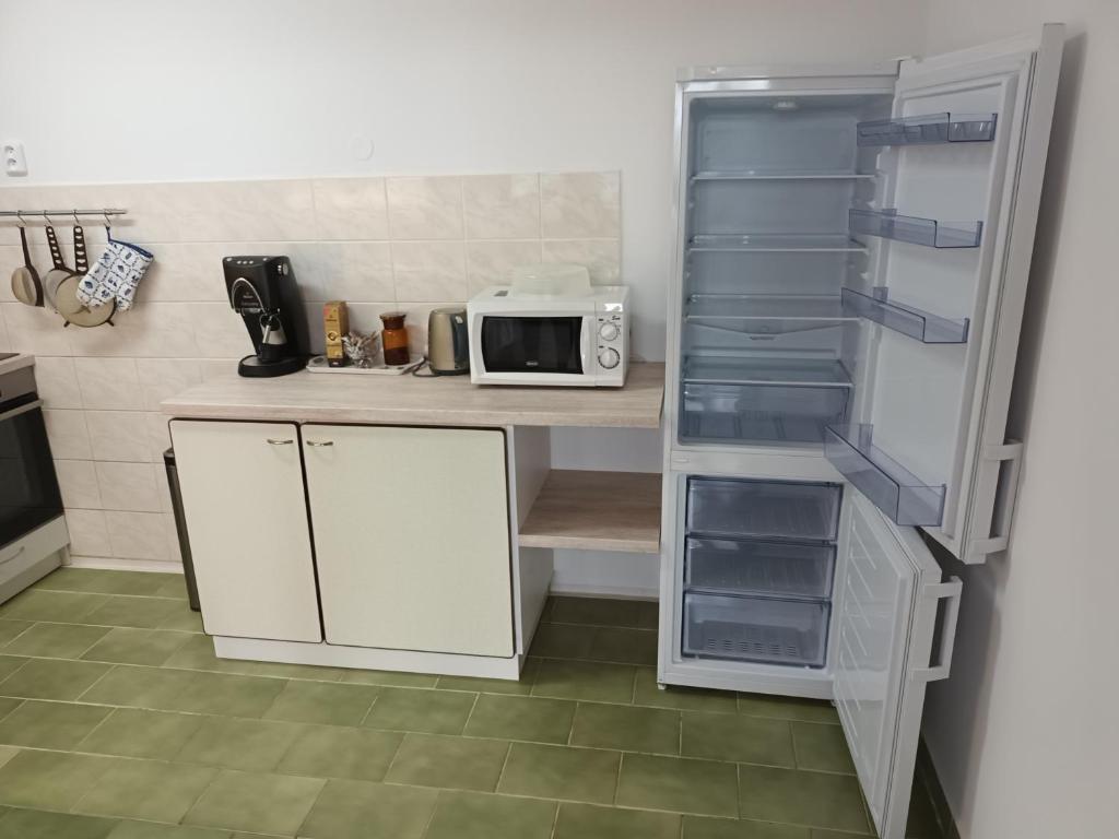 Kuchyň nebo kuchyňský kout v ubytování Byt v řadovém domě
