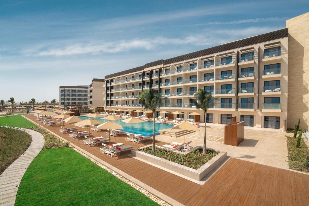 Bazén v ubytování Palma Bay Rotana Resort - New Alamein nebo v jeho okolí