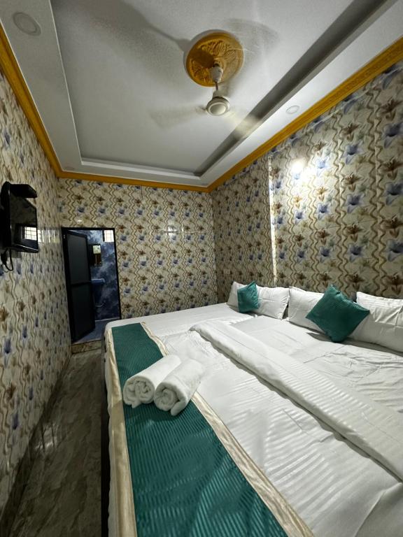 Postel nebo postele na pokoji v ubytování Baga Beachway, GuestHouse