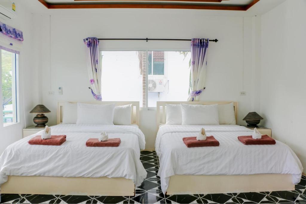 Postel nebo postele na pokoji v ubytování The Light House Resort - Kohlarn เดอะไลท์เฮ้าส์รีสอร์ท เกาะล้าน