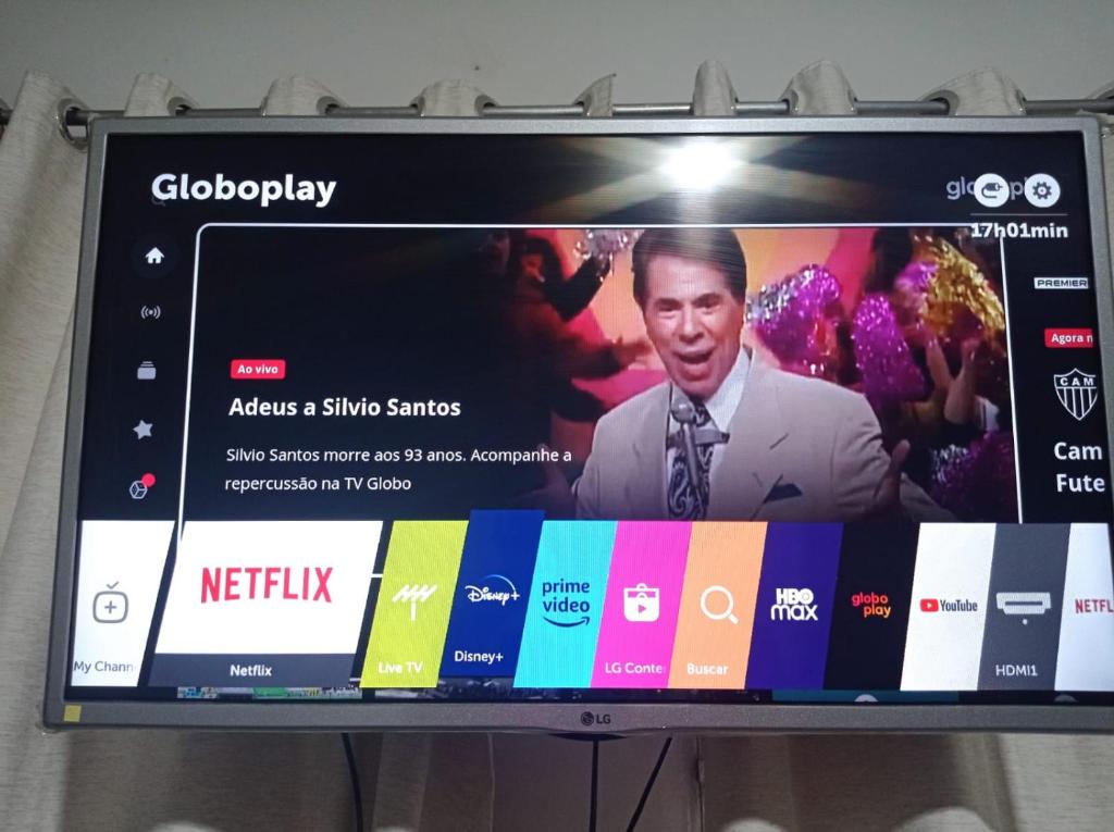 Kitnet Penha CEFAN ADVECにあるテレビまたはエンターテインメントセンター