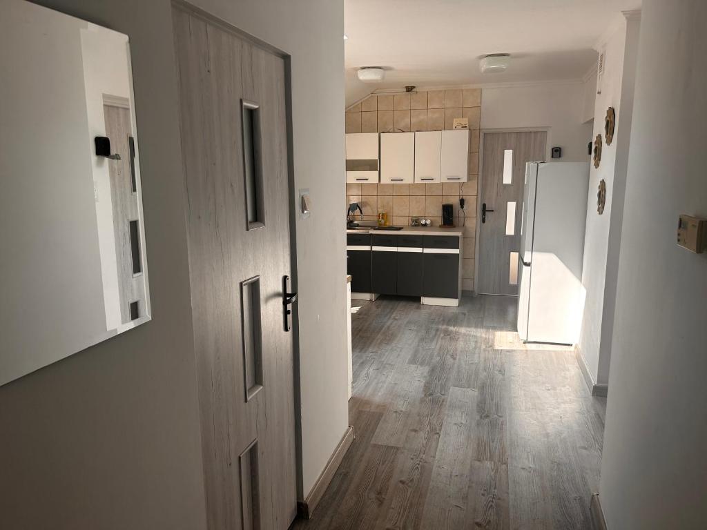 Køkken eller tekøkken på Kwatery& Noclegi Wi-Fi& NETFLIX W KAZDYM POKOJU- -pokój 2 osobowy Zobacz Ścisłe CENTRUM Hrubieszowa