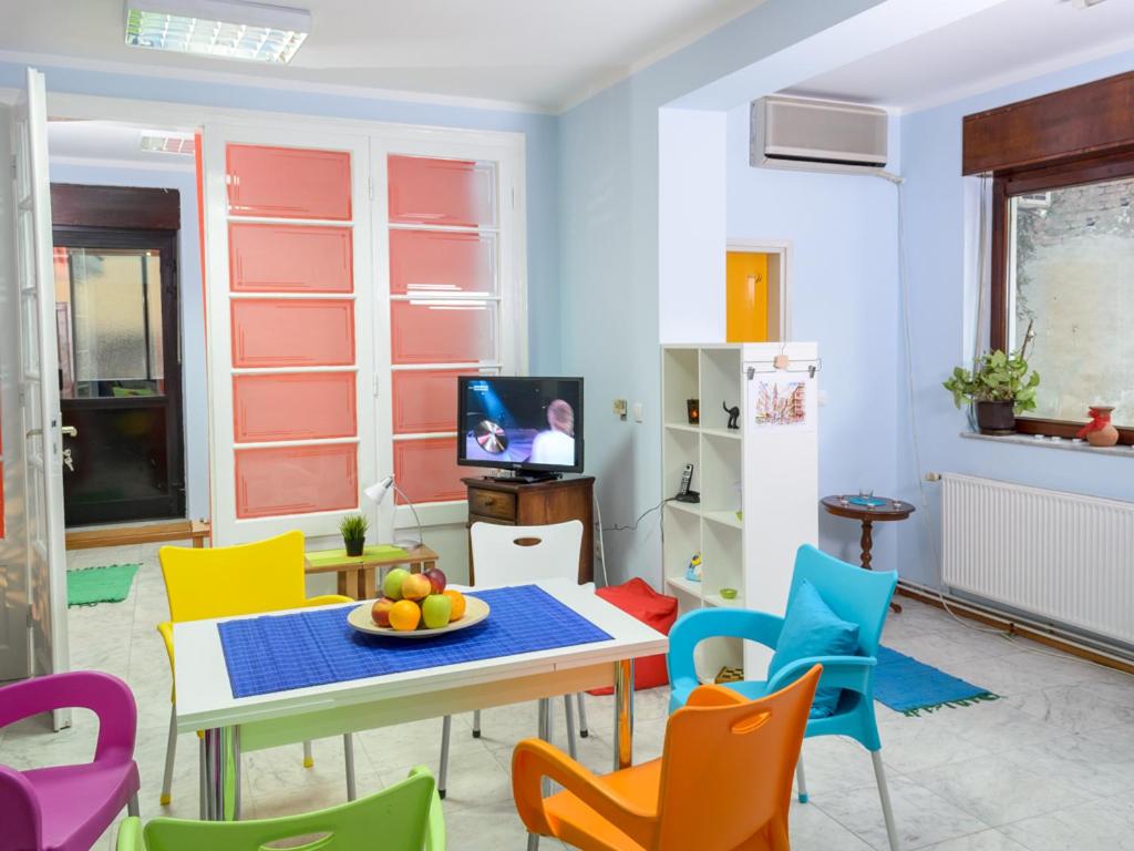 TV a/nebo společenská místnost v ubytování Hostel White Town