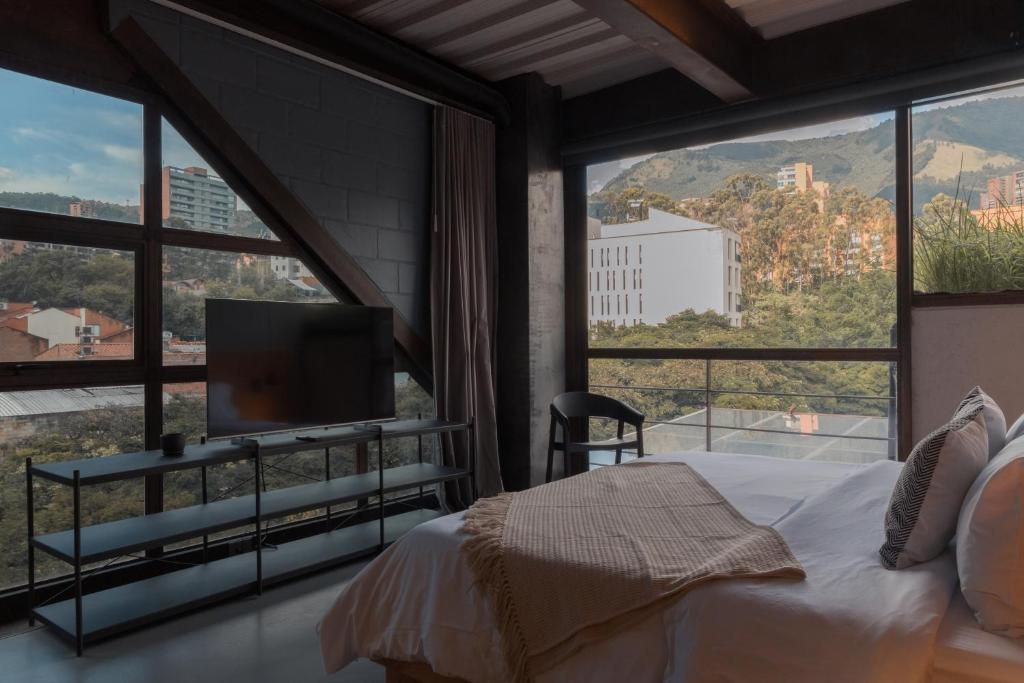 Nespecifikovaný výhled na hory nebo výhled na hory při pohledu z aparthotelu