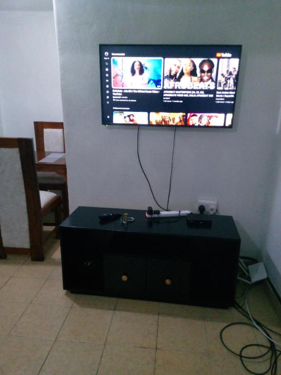 TV a/nebo společenská místnost v ubytování Lynnah's haven