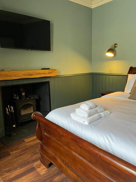 Postel nebo postele na pokoji v ubytování Lewis Lodge - Stunning & Exclusive Luxury Home in the Heart of Ballater, Royal Deeside