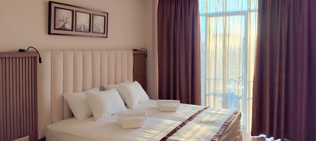 Postel nebo postele na pokoji v ubytování Hotel Red Tower