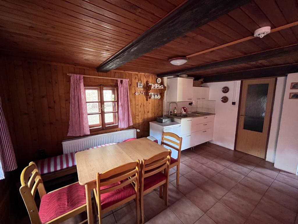 Kuchyň nebo kuchyňský kout v ubytování Chata pod hradem