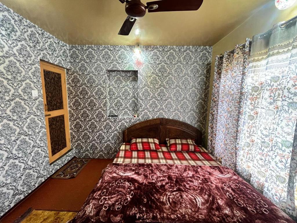 Postel nebo postele na pokoji v ubytování shahin heritage and homestays