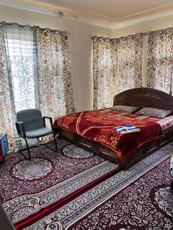 Postel nebo postele na pokoji v ubytování shahin heritage and homestays