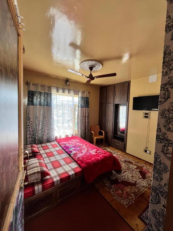 Postel nebo postele na pokoji v ubytování shahin heritage and homestays