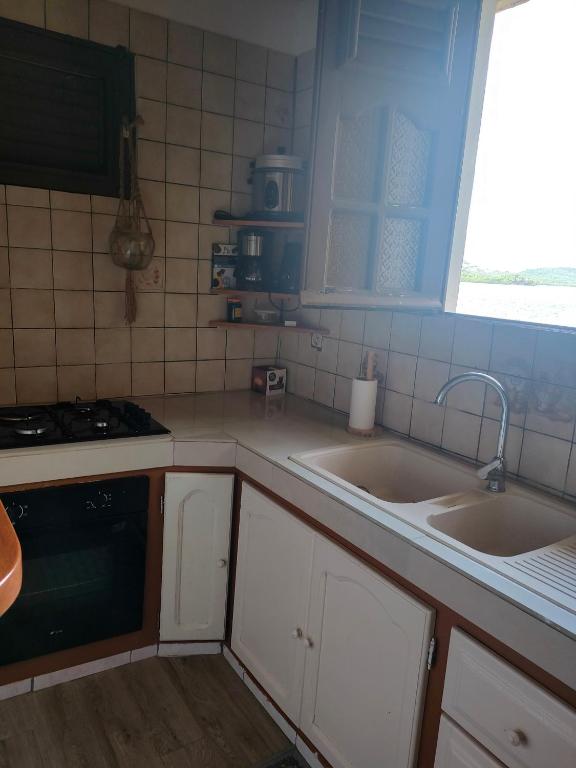 Kuchyň nebo kuchyňský kout v ubytování Bromelias