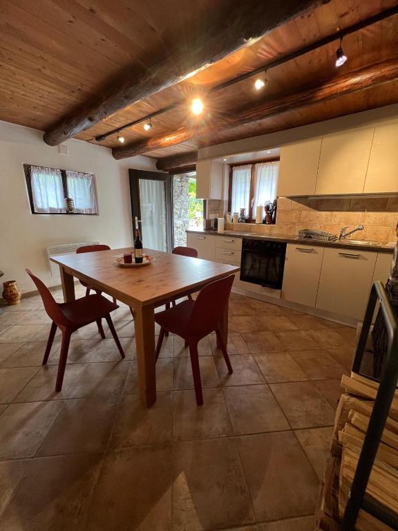 Kuchyň nebo kuchyňský kout v ubytování Rustico Efrina, neu renoviert