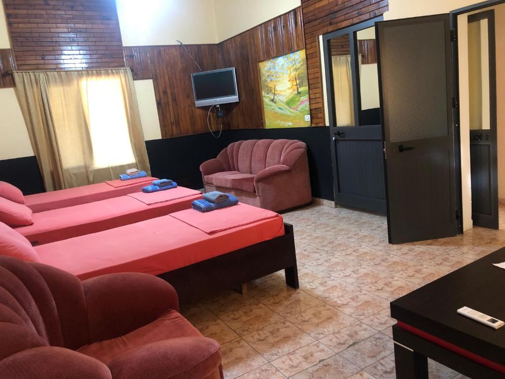 TV a/nebo společenská místnost v ubytování Hotel Xhej