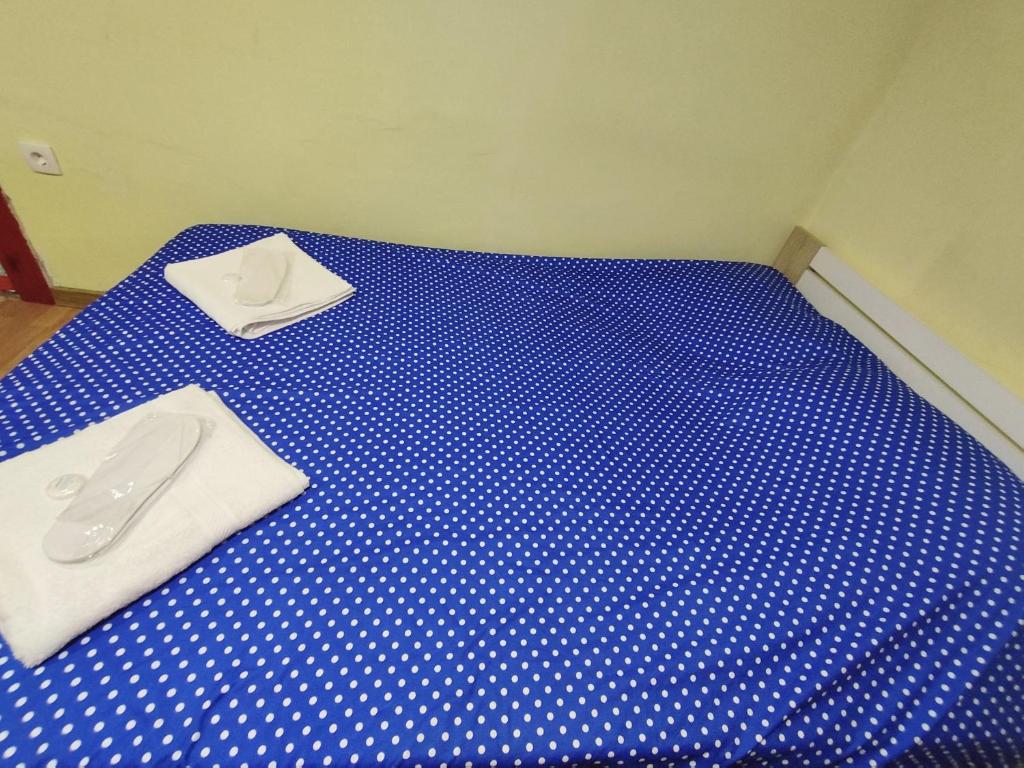 Postel nebo postele na pokoji v ubytování Heli budget condo