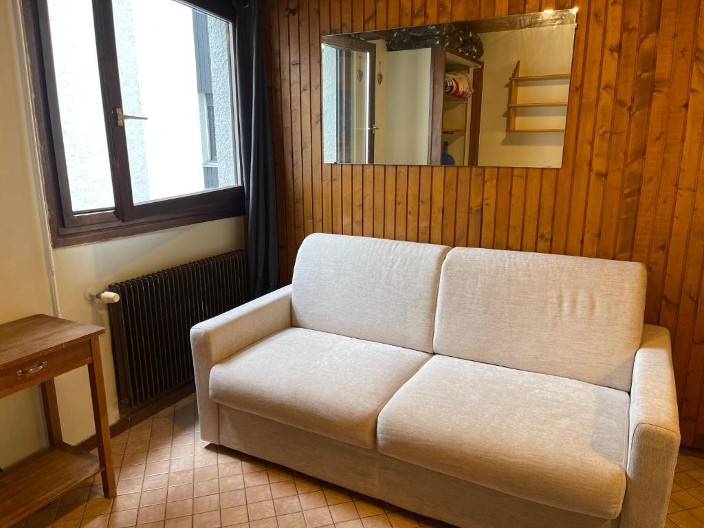 Studio meublé bon emplacement