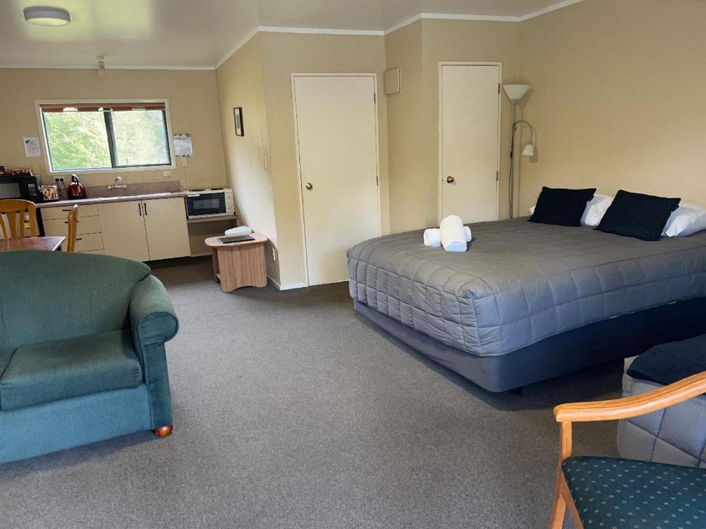 Postel nebo postele na pokoji v ubytování Kiwi Park Motels