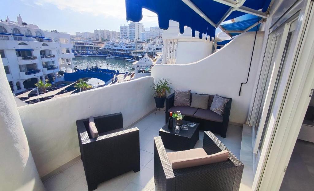 Balkón nebo terasa v ubytování Apartment in Puerto Marina with beautiful views of the Sea and the Boats