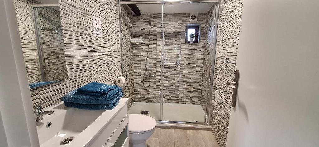 Łazienka w obiekcie Casa rural La casilla de Ois-Betanzos-A Coruña
