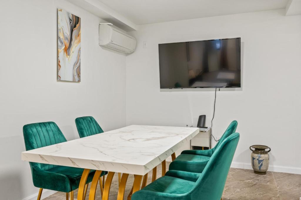رزرو هتل و هاستل، سنترال پارک شرقی 3 اتاق خواب 2 حمام 1700 SF, 09197245266