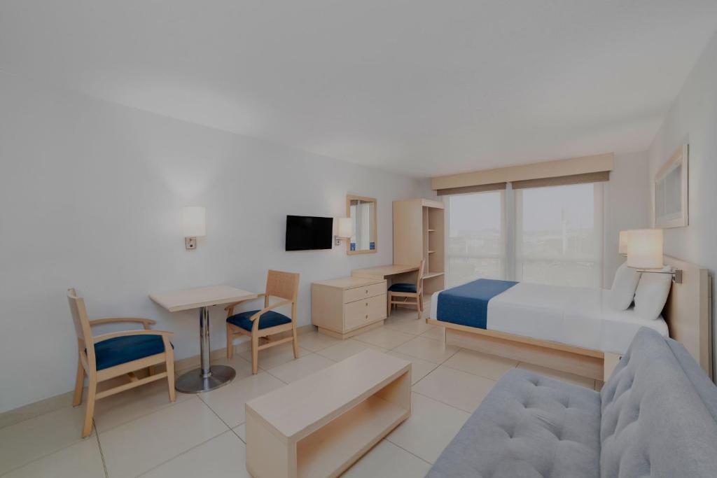 TV a/nebo společenská místnost v ubytování City Express by Marriott Minatitlán