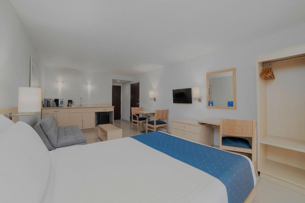 TV a/nebo společenská místnost v ubytování City Express by Marriott Minatitlán