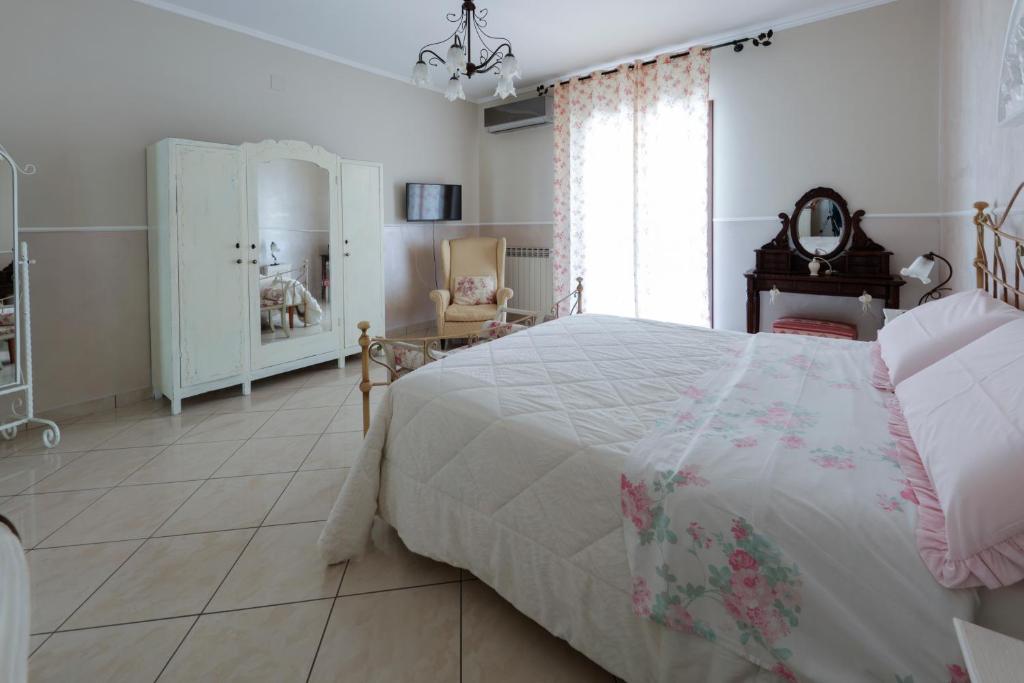 A bed or beds in a room at Villa Aurelia Pompei