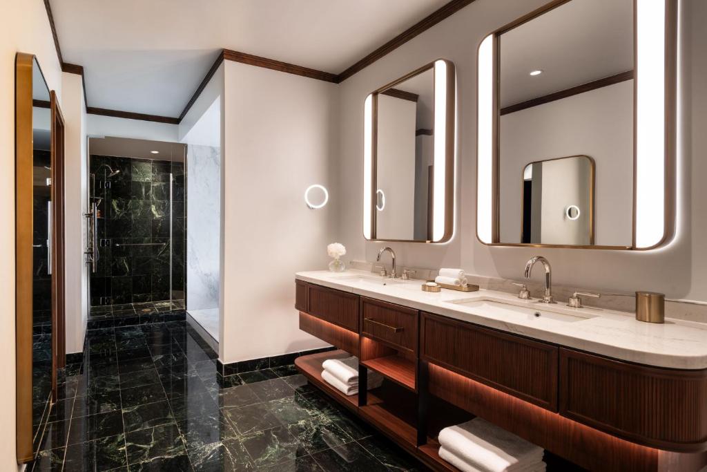 Koupelna v ubytování The Ritz-Carlton Dallas, Las Colinas