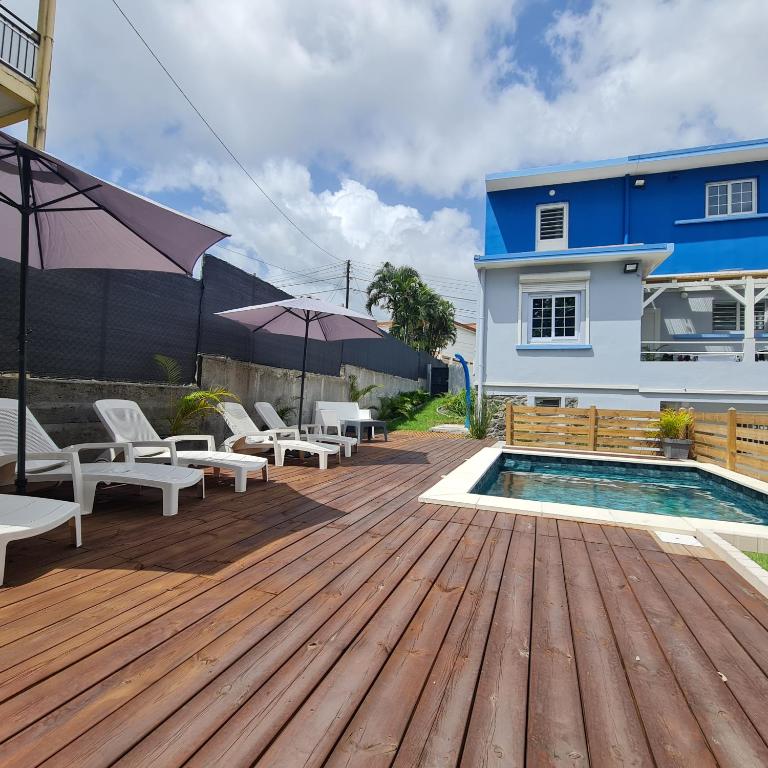 Hồ bơi trong/gần Villa Blue Foyal
